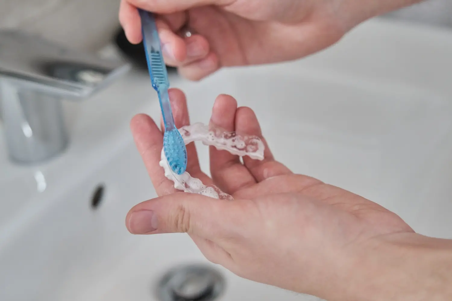 clear aligners, keep clear aligners clean, cleaning clear aligners, dentist in weatherford
